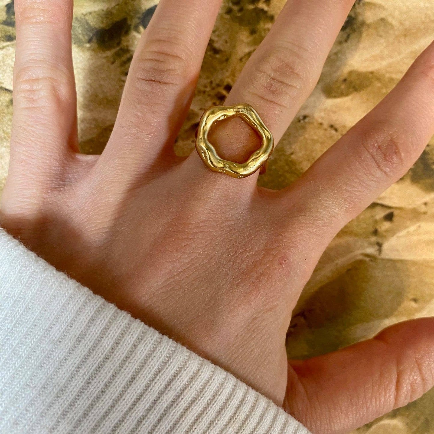 Chic Organic Circle Ring