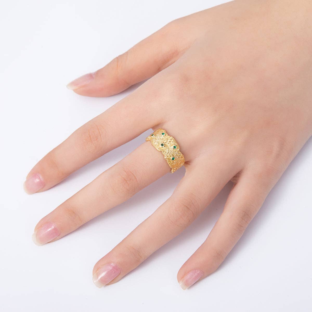 Green CZ Dotted Textured Ribbed Wide Band Ring