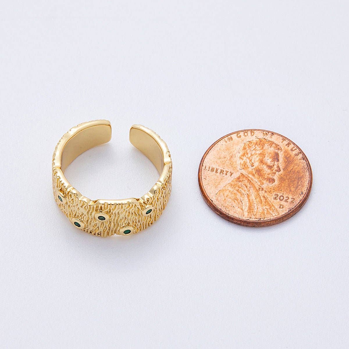 Green CZ Dotted Textured Ribbed Wide Band Ring