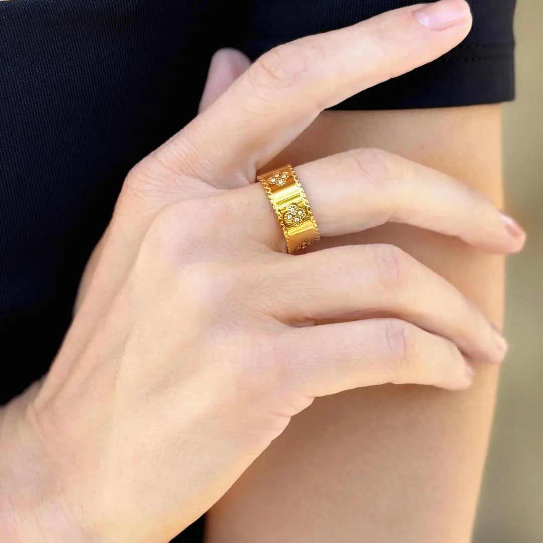 Crystal Clover Band Ring