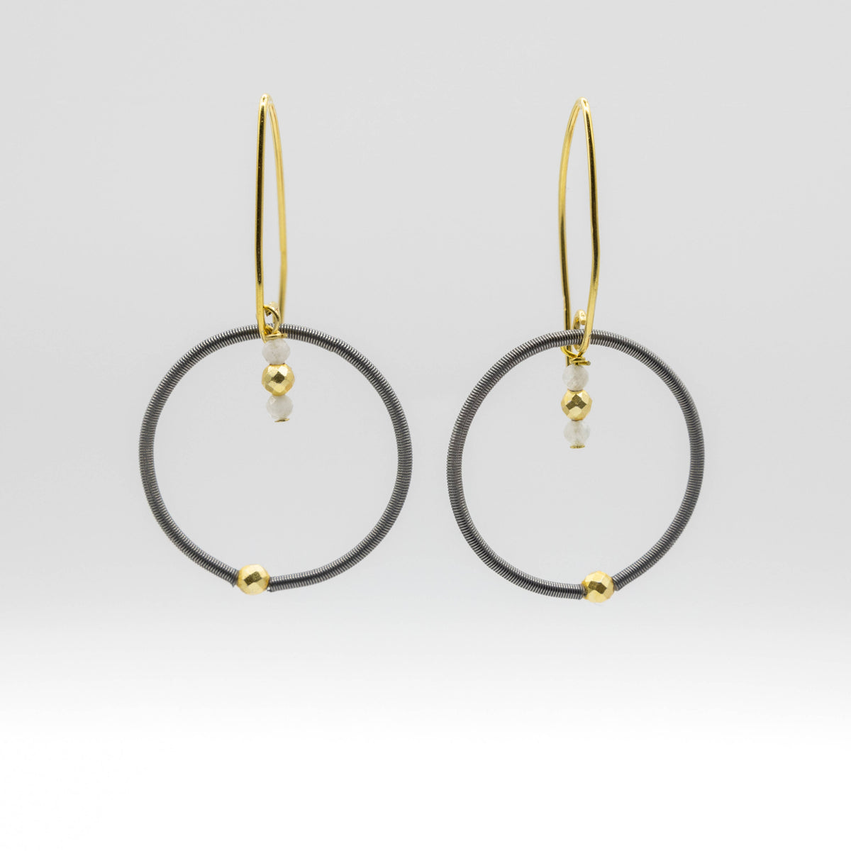 948 MOONSTONE-E wire loop earring with moonstone drop