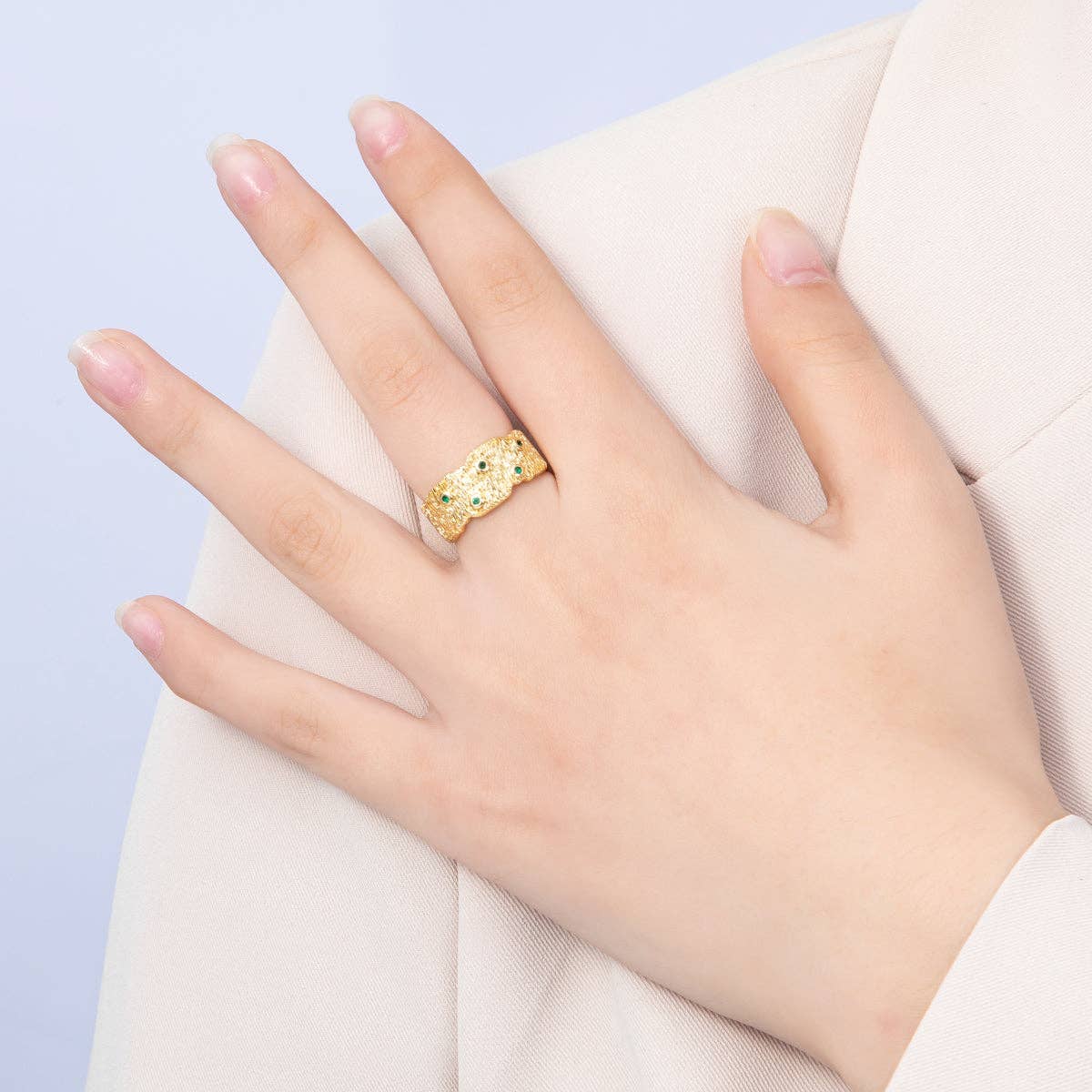 Green CZ Dotted Textured Ribbed Wide Band Ring